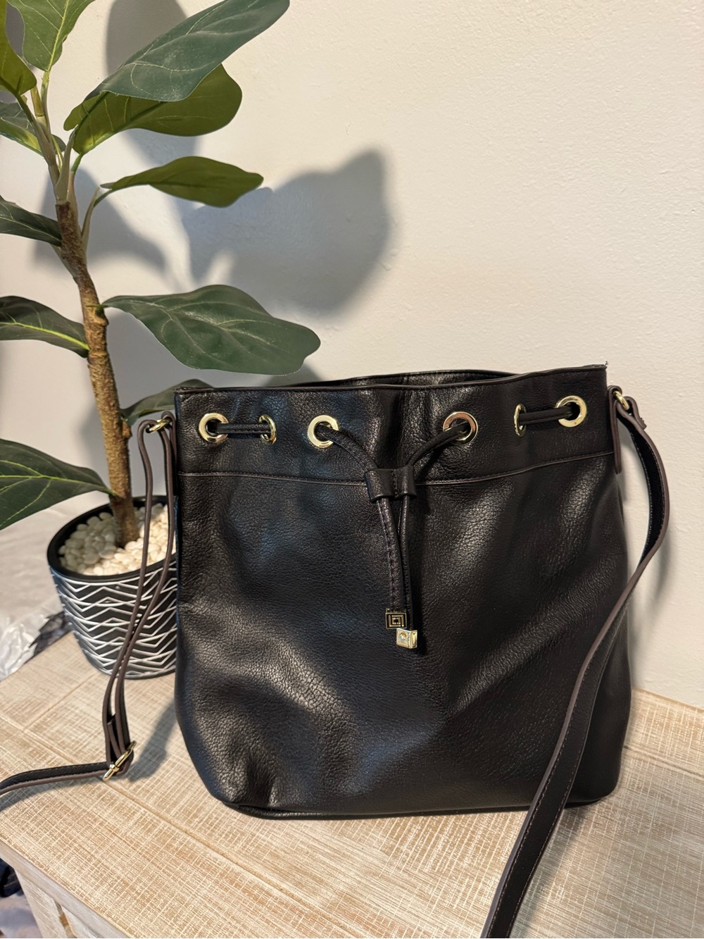 Liz Claiborne Black Leather Drawstring Bucket Shoulder Bag